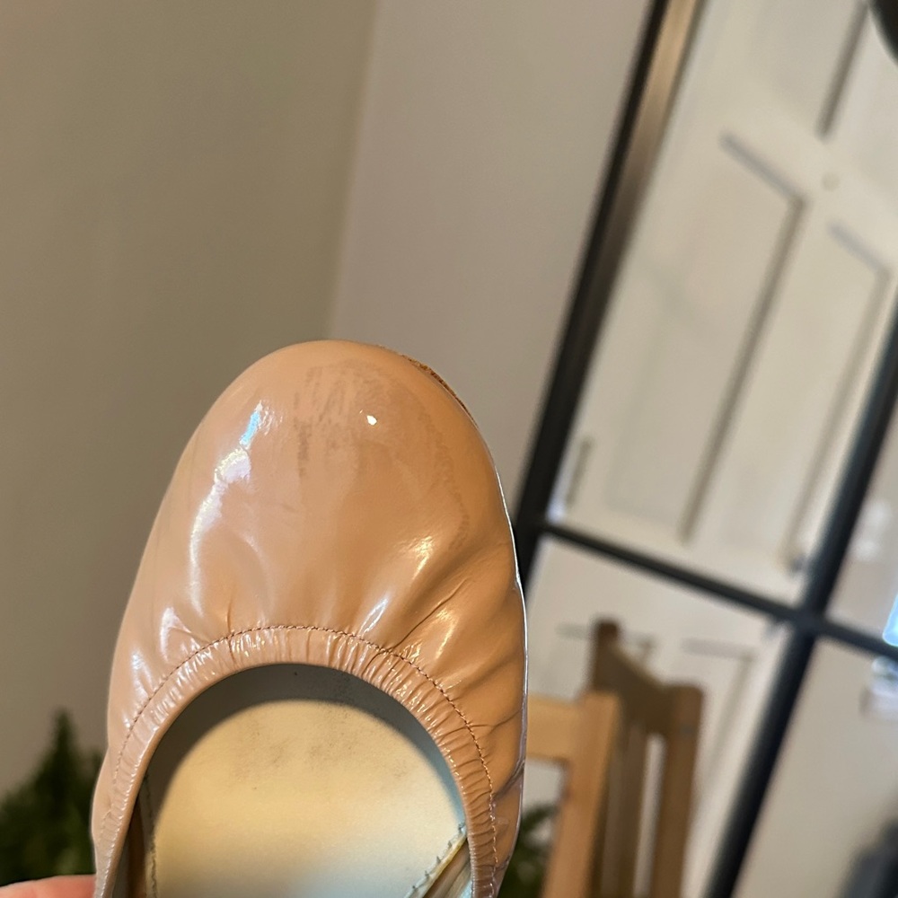 Vera Wang Lavender Label Tan Flats - Picture 4 of 5